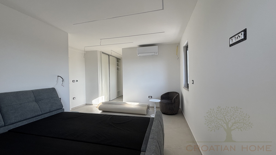MODERNE HOCHWERTIGE VILLA MIT POOL UND MEERBLICK