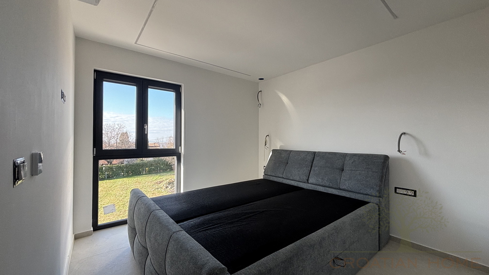 MODERNE HOCHWERTIGE VILLA MIT POOL UND MEERBLICK