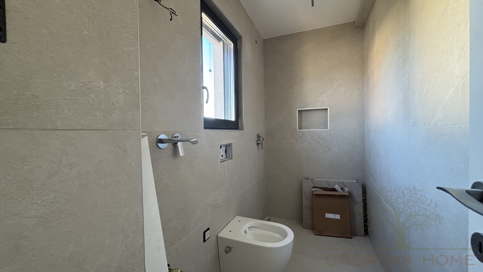 MODERNE HOCHWERTIGE VILLA MIT POOL UND MEERBLICK