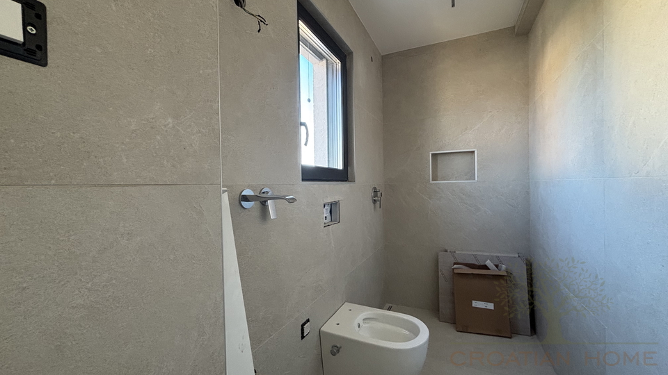 MODERNE HOCHWERTIGE VILLA MIT POOL UND MEERBLICK