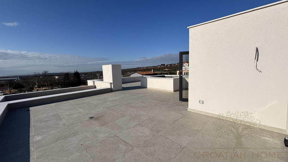 MODERNE HOCHWERTIGE VILLA MIT POOL UND MEERBLICK