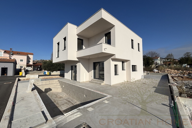 MODERNE HOCHWERTIGE VILLA MIT POOL UND MEERBLICK