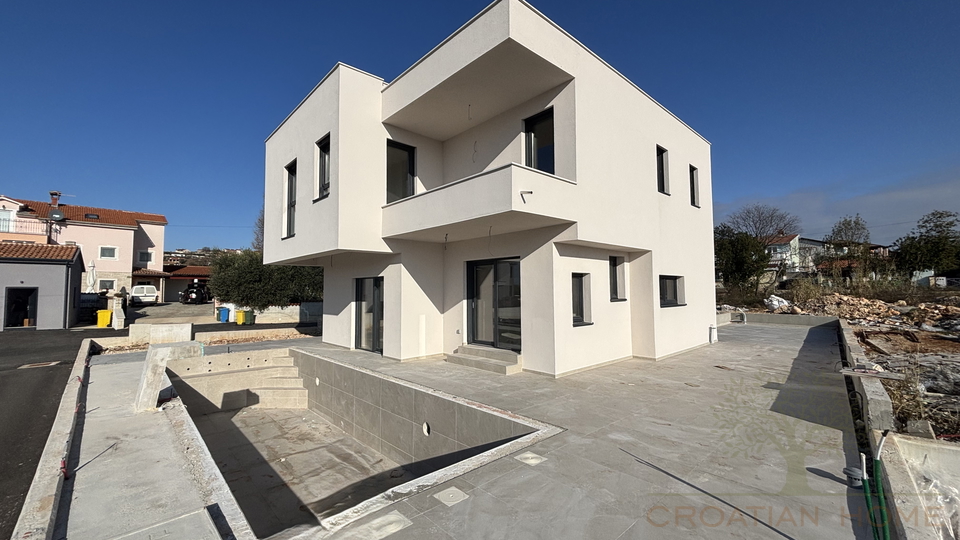 MODERNE HOCHWERTIGE VILLA MIT POOL UND MEERBLICK