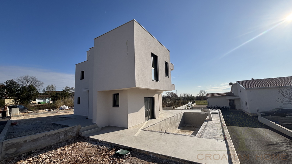 MODERNE HOCHWERTIGE VILLA MIT POOL UND MEERBLICK