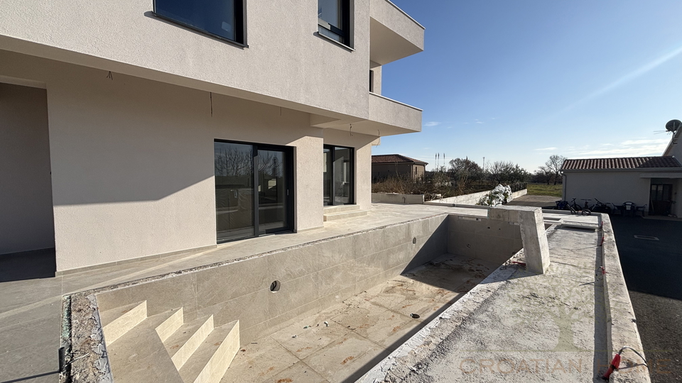 MODERNE HOCHWERTIGE VILLA MIT POOL UND MEERBLICK