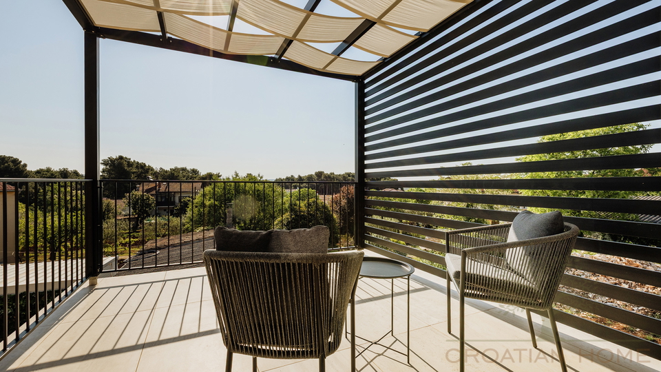 MEDITERRANE MODERNE NEUBAU VILLA MIT POOL KOMPLETT AUSGESTATTET UND M&Ouml;BLIERT BEI POREC