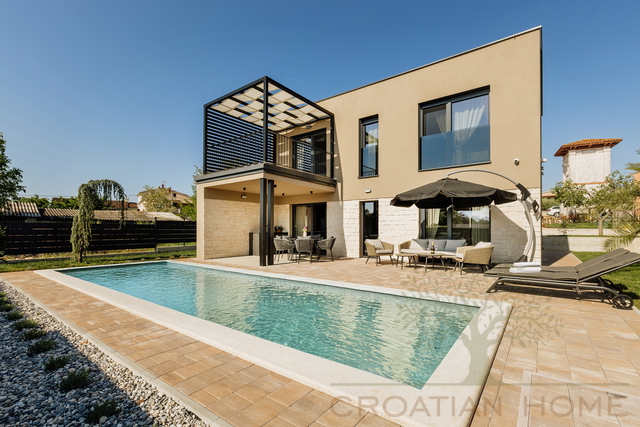 MEDITERRANE MODERNE NEUBAU VILLA MIT POOL KOMPLETT AUSGESTATTET UND MÖBLIERT BEI POREC