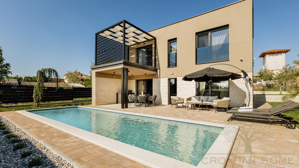 MEDITERRANE MODERNE NEUBAU VILLA MIT POOL KOMPLETT AUSGESTATTET UND M&Ouml;BLIERT BEI POREC