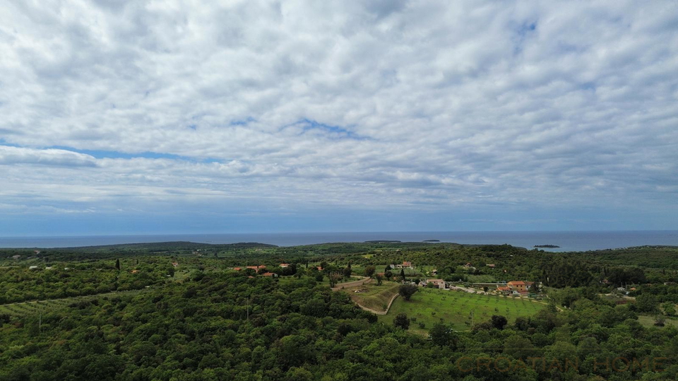 ROVINJ&comma; FREISTEHENDES HAUS MIT 26&period;800 M&sup2; GRUNDST&Uuml;CK&comma; NUR 4 KM VOM MEER ENTFERNT