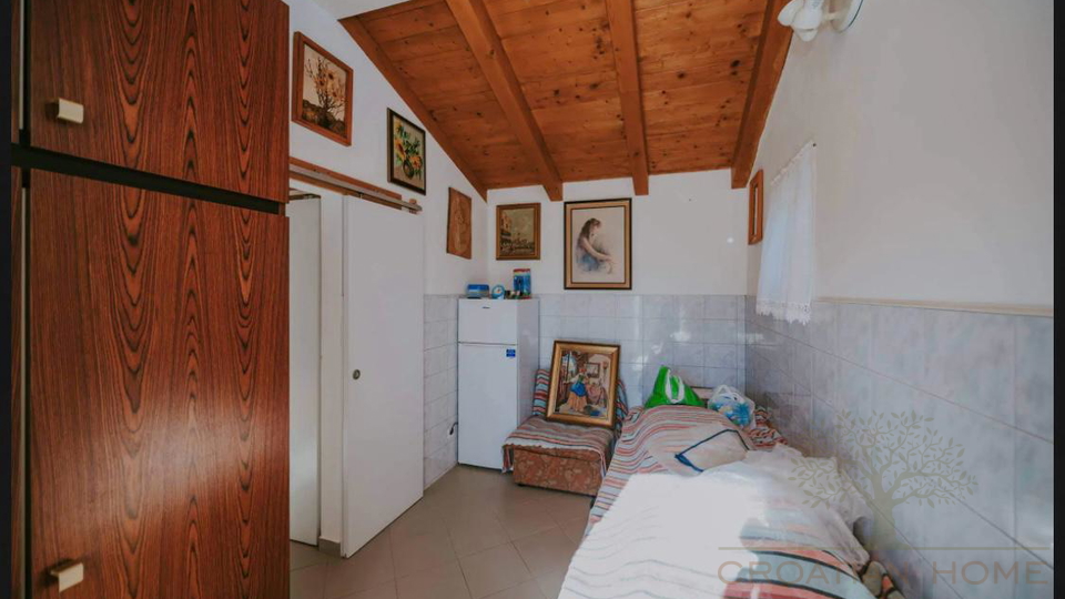 ROVINJ&comma; FREISTEHENDES HAUS MIT 26&period;800 M&sup2; GRUNDST&Uuml;CK&comma; NUR 4 KM VOM MEER ENTFERNT