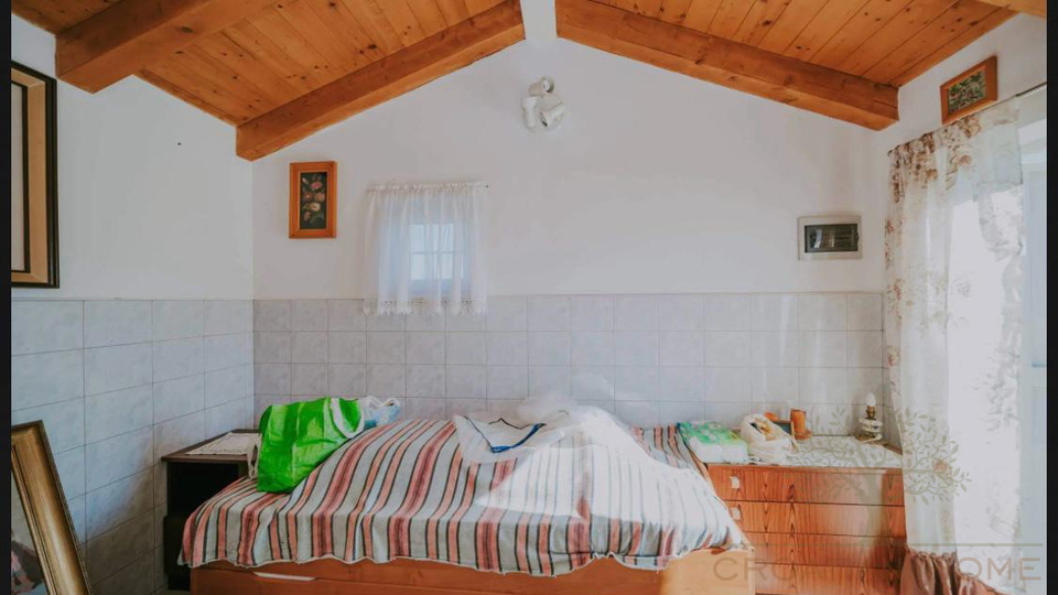 ROVINJ&comma; FREISTEHENDES HAUS MIT 26&period;800 M&sup2; GRUNDST&Uuml;CK&comma; NUR 4 KM VOM MEER ENTFERNT
