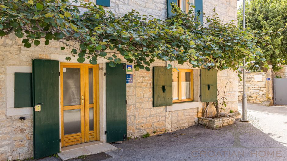 Authentisches Steinanwesen in Istrien &ndash; zwei H&auml;user&comma; Pool und mediterranes Lebensgef&uuml;hl