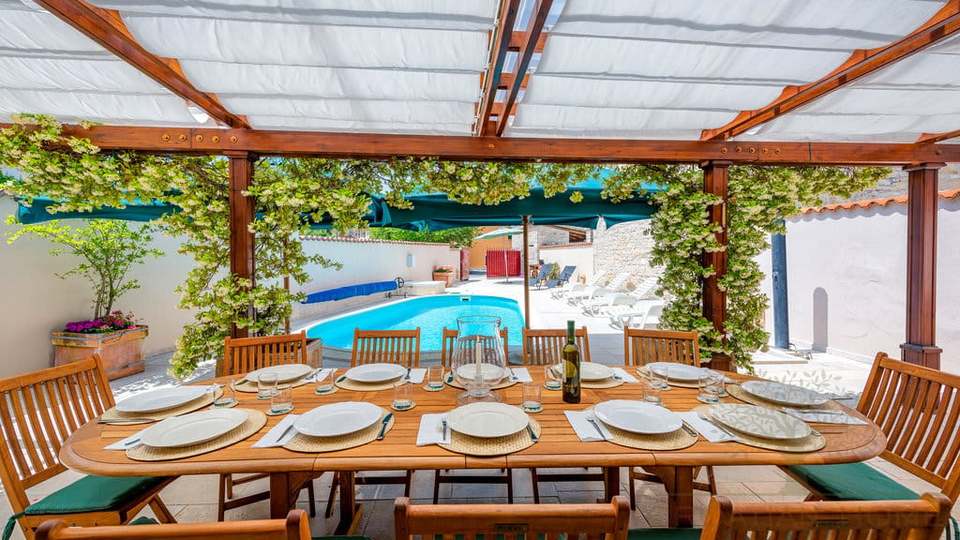 Authentisches Steinanwesen in Istrien &ndash; zwei H&auml;user&comma; Pool und mediterranes Lebensgef&uuml;hl