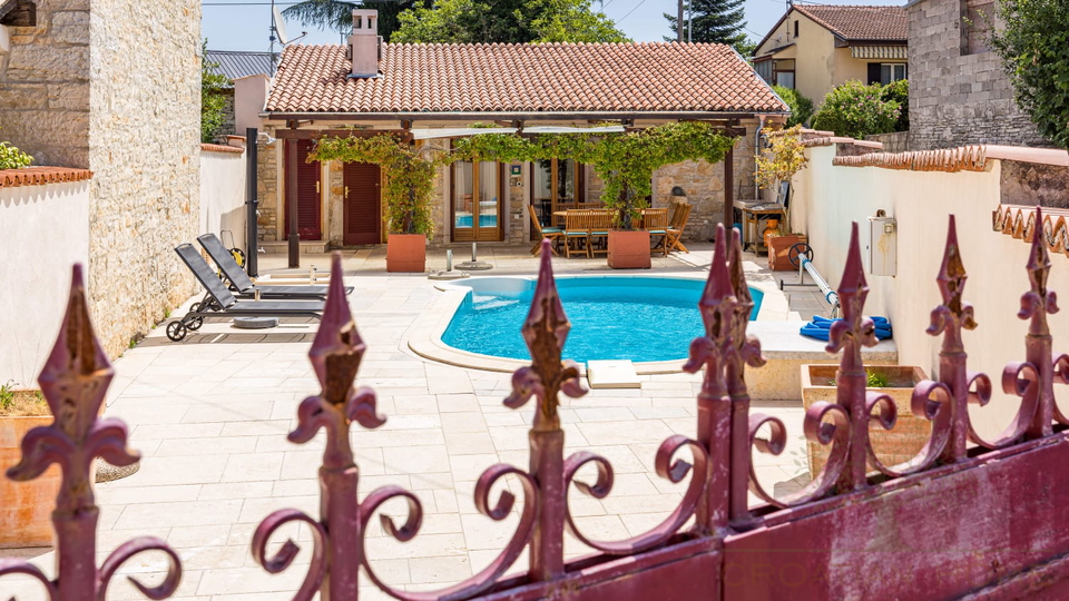 Authentisches Steinanwesen in Istrien &ndash; zwei H&auml;user&comma; Pool und mediterranes Lebensgef&uuml;hl