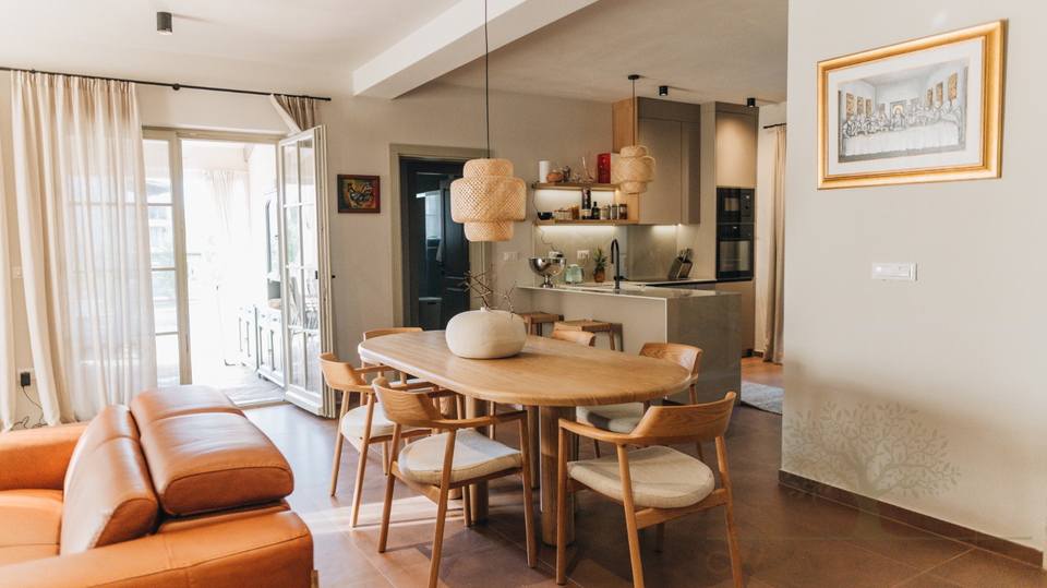 Premium-Villa nahe Pore&ccaron; &plus; 5&period;500 m&sup2; Zusatzgrundst&uuml;ck f&uuml;r Sport & Freizeit &lpar;beantragte Umwidmung&rpar;