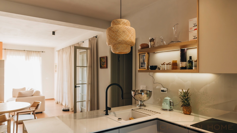 Premium-Villa nahe Pore&ccaron; &plus; 5&period;500 m&sup2; Zusatzgrundst&uuml;ck f&uuml;r Sport & Freizeit &lpar;beantragte Umwidmung&rpar;