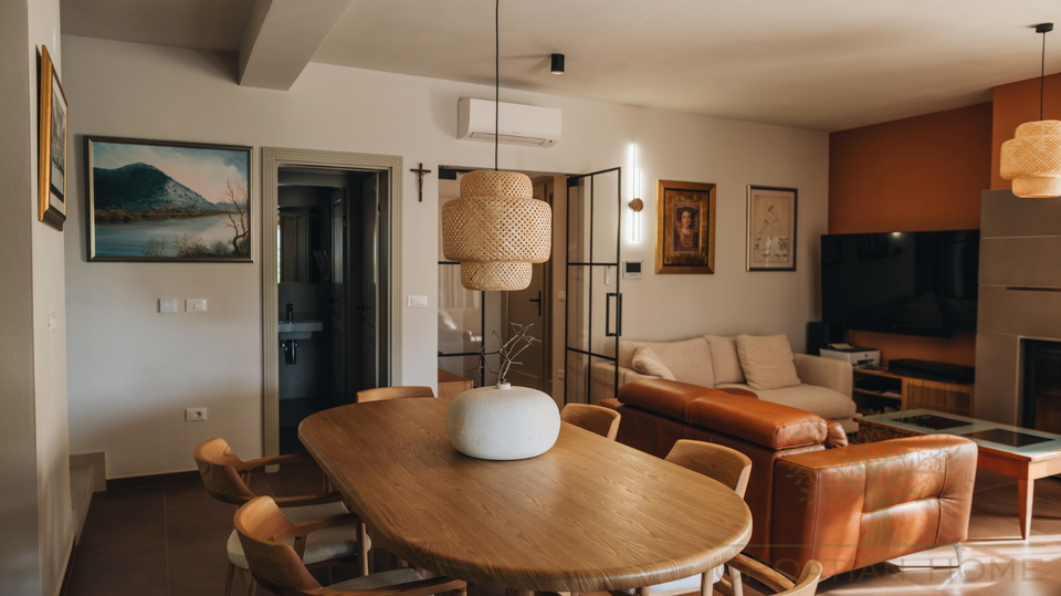 Premium-Villa nahe Pore&ccaron; &plus; 5&period;500 m&sup2; Zusatzgrundst&uuml;ck f&uuml;r Sport & Freizeit &lpar;beantragte Umwidmung&rpar;