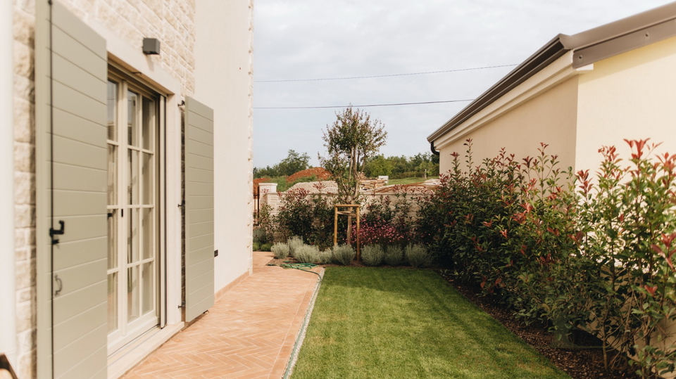 Premium-Villa nahe Pore&ccaron; &plus; 5&period;500 m&sup2; Zusatzgrundst&uuml;ck f&uuml;r Sport & Freizeit &lpar;beantragte Umwidmung&rpar;