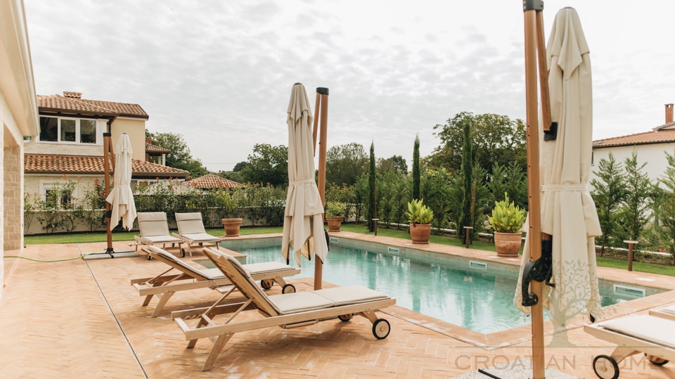 Premium-Villa nahe Pore&ccaron; &plus; 5&period;500 m&sup2; Zusatzgrundst&uuml;ck f&uuml;r Sport & Freizeit &lpar;beantragte Umwidmung&rpar;