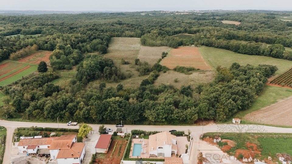 Premium-Villa nahe Pore&ccaron; &plus; 5&period;500 m&sup2; Zusatzgrundst&uuml;ck f&uuml;r Sport & Freizeit &lpar;beantragte Umwidmung&rpar;