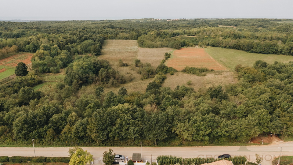 Premium-Villa nahe Pore&ccaron; &plus; 5&period;500 m&sup2; Zusatzgrundst&uuml;ck f&uuml;r Sport & Freizeit &lpar;beantragte Umwidmung&rpar;