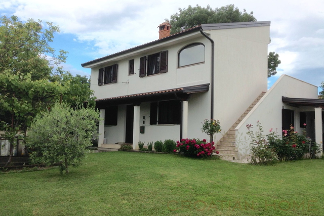 ISTRIEN, SOVINJAK, HAUS MIT SCHÖNEM GARTEN UND HERRLICHER AUSSICHT
