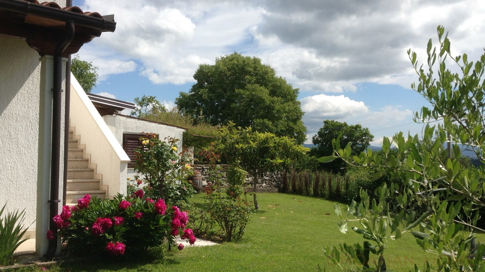 ISTRIEN&comma; SOVINJAK&comma; HAUS MIT SCH&Ouml;NEM GARTEN UND HERRLICHER AUSSICHT