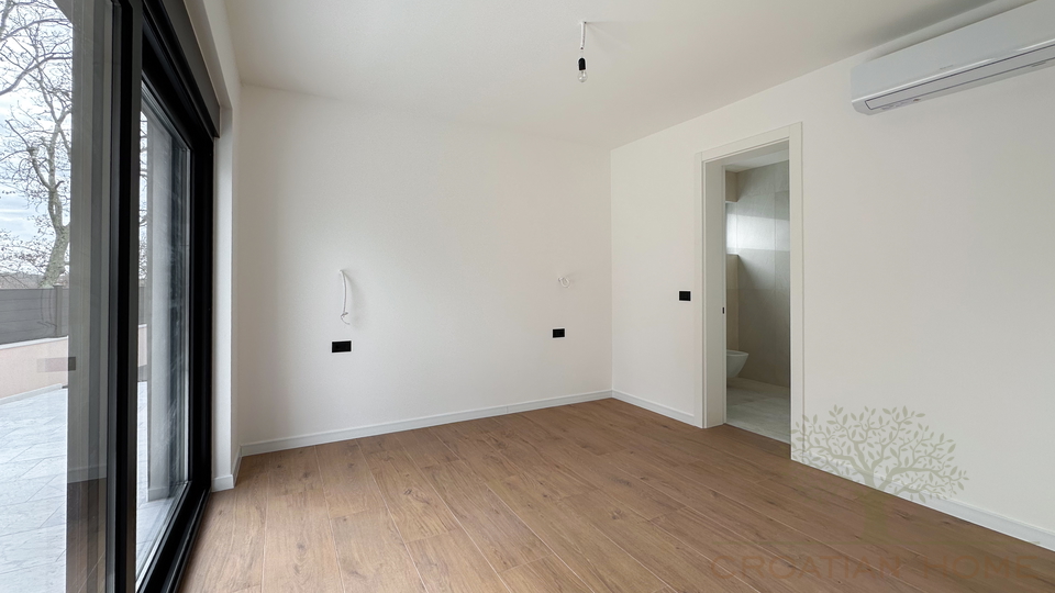 ZEITLOSES DESIGN TRIFT TOP LOCATION