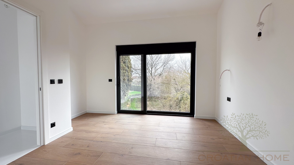 ZEITLOSES DESIGN TRIFT TOP LOCATION