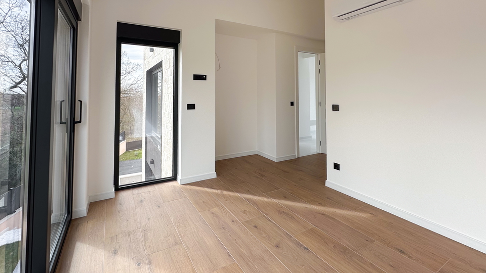 ZEITLOSES DESIGN TRIFT TOP LOCATION