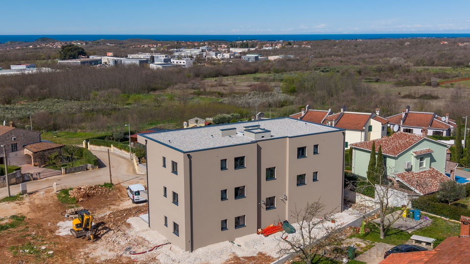 Exklusive Gartenwohnung mit Meerblick in ruhiger Lage nahe Pore&ccaron;