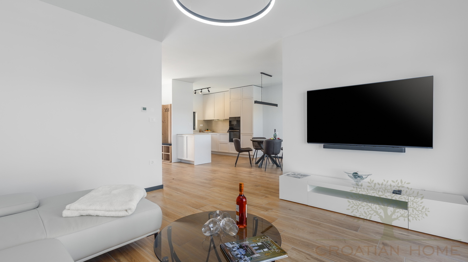 Modernes Haus in ruhiger Lage &ndash; nur 4 km von Pore&ccaron; entfernt - Meerblick&excl;