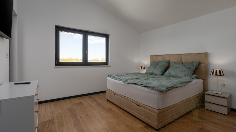 Modernes Haus in ruhiger Lage &ndash; nur 4 km von Pore&ccaron; entfernt - Meerblick&excl;