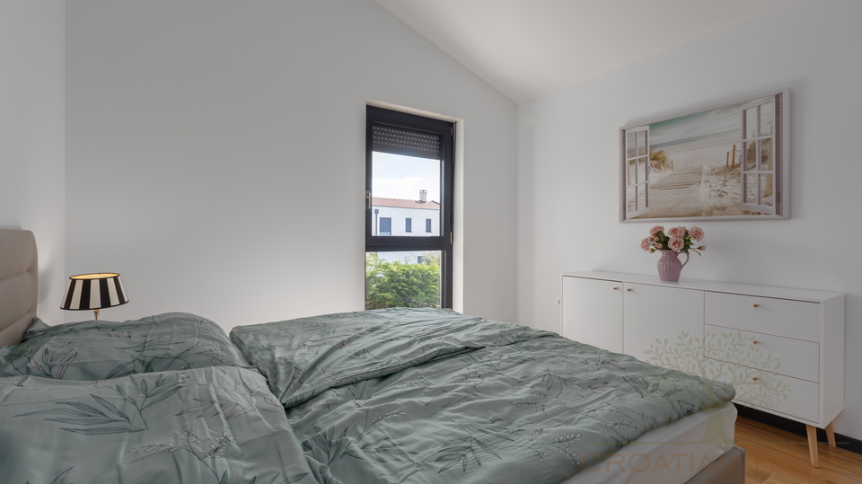 Modernes Haus in ruhiger Lage &ndash; nur 4 km von Pore&ccaron; entfernt - Meerblick&excl;