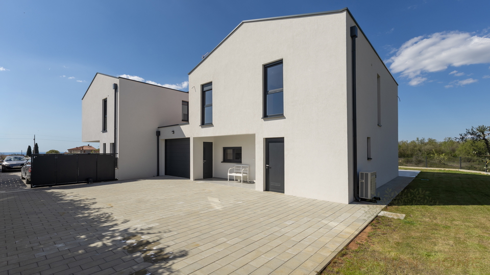 Modernes Haus in ruhiger Lage &ndash; nur 4 km von Pore&ccaron; entfernt - Meerblick&excl;