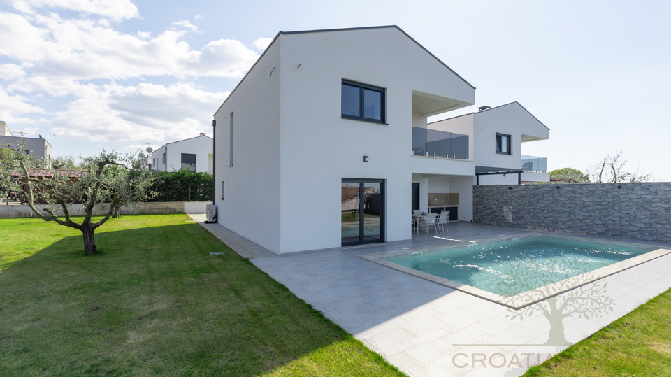 Modernes Haus in ruhiger Lage &ndash; nur 4 km von Pore&ccaron; entfernt - Meerblick&excl;