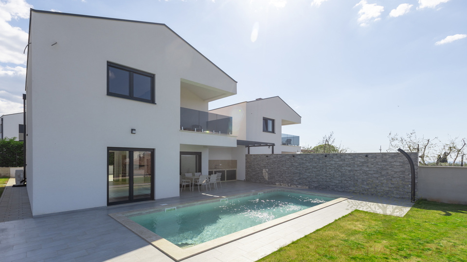 Modernes Haus in ruhiger Lage &ndash; nur 4 km von Pore&ccaron; entfernt - Meerblick&excl;