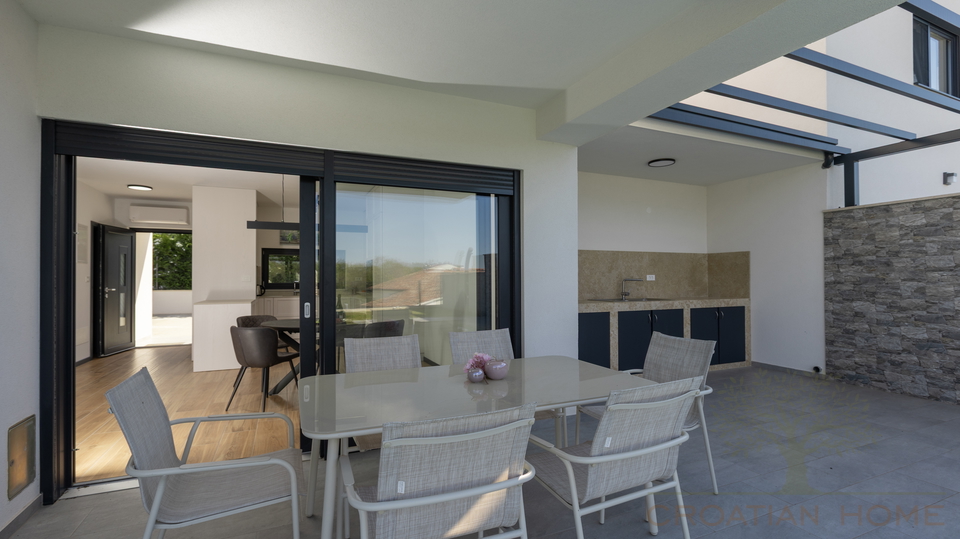 Modernes Haus in ruhiger Lage &ndash; nur 4 km von Pore&ccaron; entfernt - Meerblick&excl;
