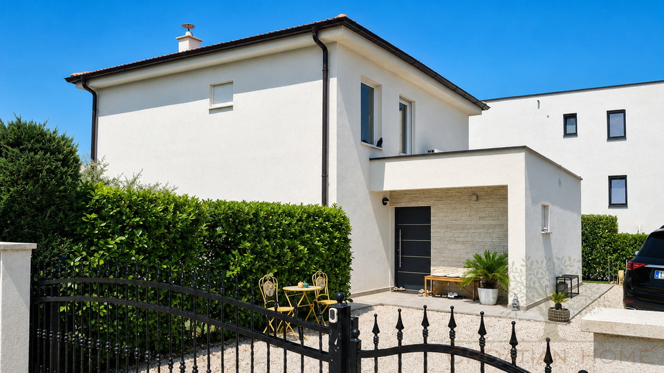 Haus mit Pool und Meerblick nur 5 km vom Meer bei Porec