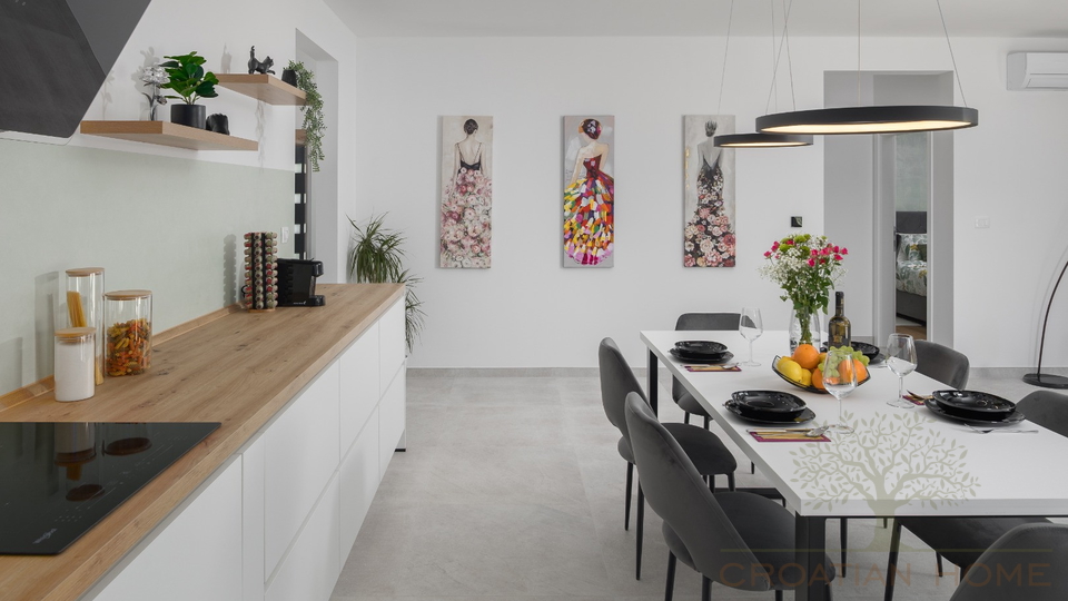 Neubau Bungalow mit beheiztem Pool&comma; Wellnessraum&sol;Fittnessraum&comma; bioklimatische Pergola und Fussbodenheizung&comma; K&uuml;che im Preis inbgrf&comma;