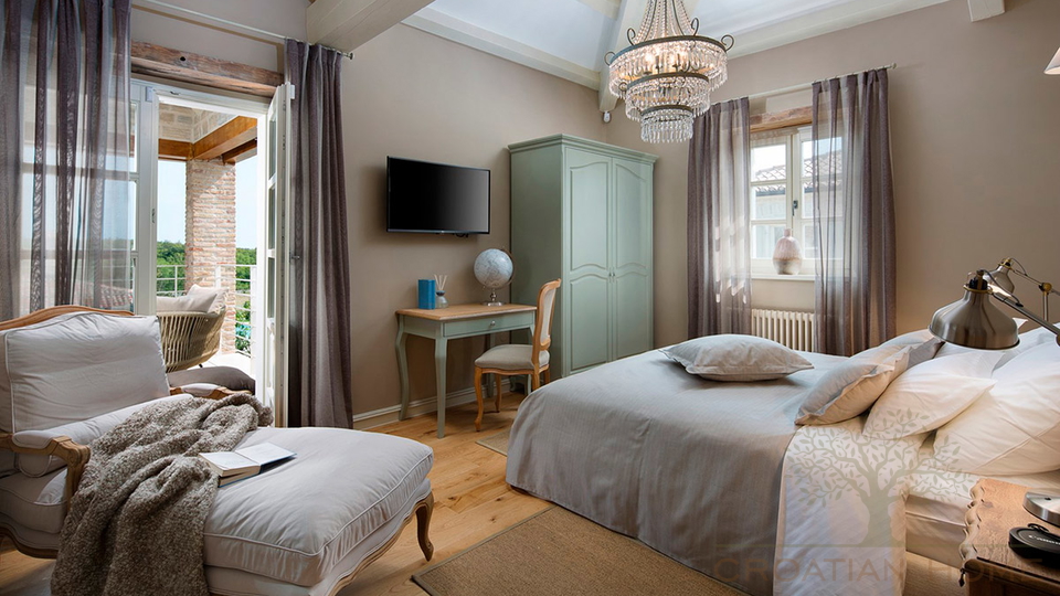 STEINHAUS-VILLA MIT POOL UND 4 SCHLAFZIMMERN -RUHIGE LAGE&excl;