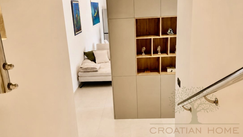 NEUBAU VILLA MIT POOL NUR 1500 M VOM MEER