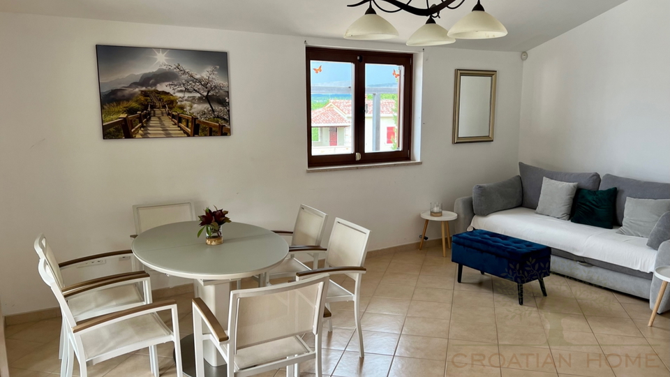 FRESITEHENDES HAUS MIT POOL UND MEERBLICK NUR 7 KM VON POREC