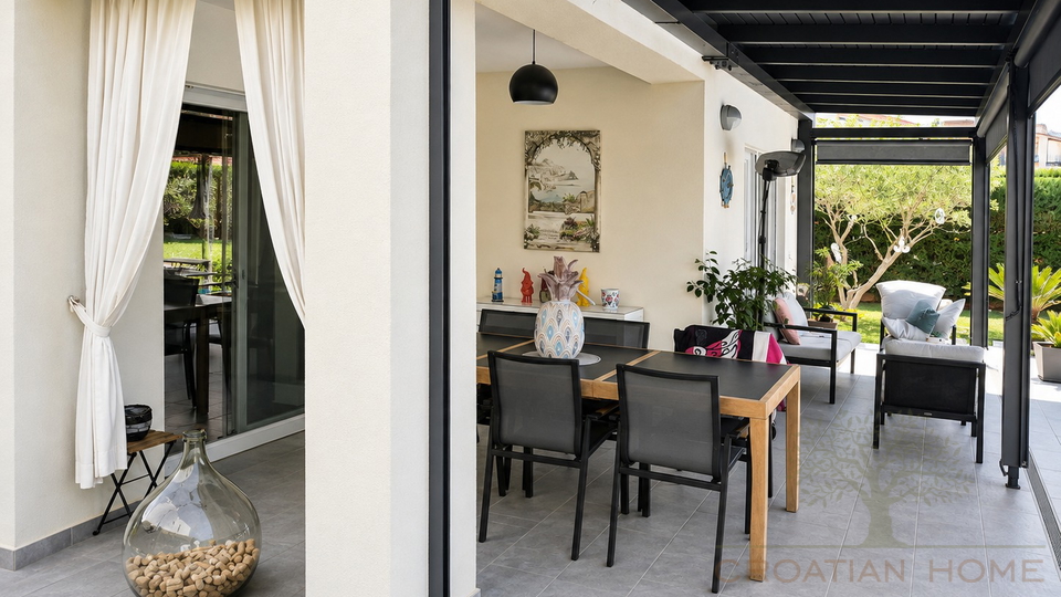 Haus mit Pool und Meerblick nur 5 km vom Meer bei Porec