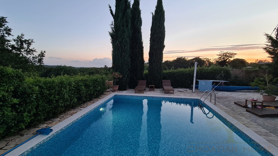 WUNDERSCH&Ouml;NE MEDITTERRANE VILLA MIT BEHEIZTEM POOL