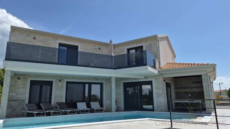 MEDITERRANE TRAUMVILLA MIT POOL UND MEERBLICK KOMPLETT AUSGESTATTET
