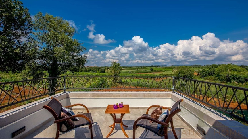 Villa mit Pool und viel Privatsphare - keine Nachbarrn