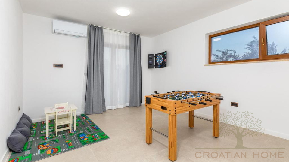 Eleganter Neubau Bungalow mit Pool - Ruhe&comma; Privatsph&auml;re und ganzj&auml;hriger Wohnkomfort