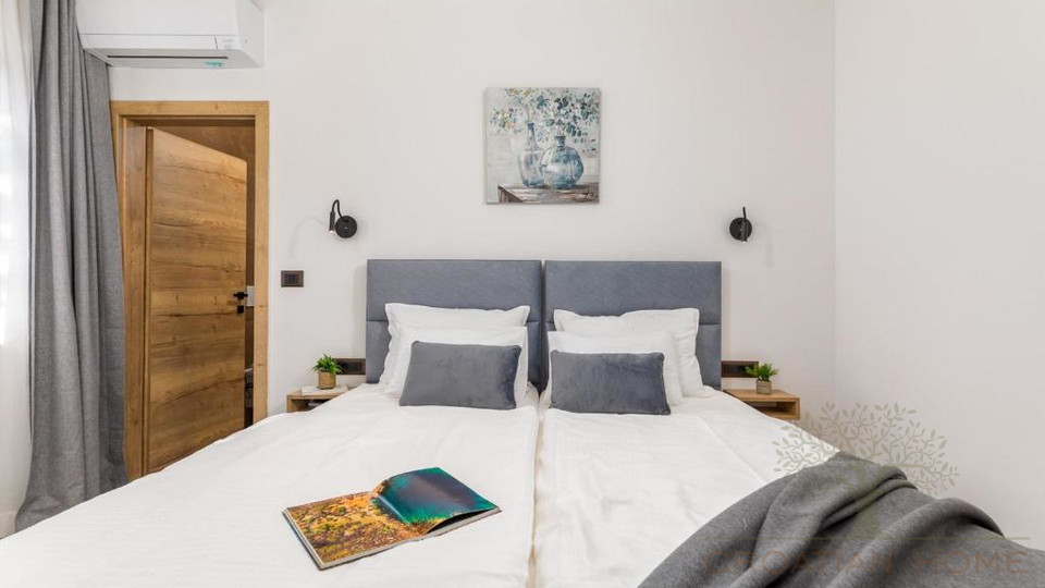 Eleganter Neubau Bungalow mit Pool - Ruhe&comma; Privatsph&auml;re und ganzj&auml;hriger Wohnkomfort