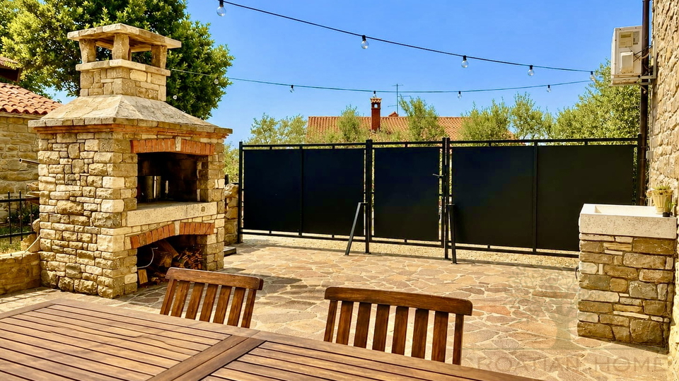 ISTRISCHES STEINHAUS MIT POOL UND GARTEN